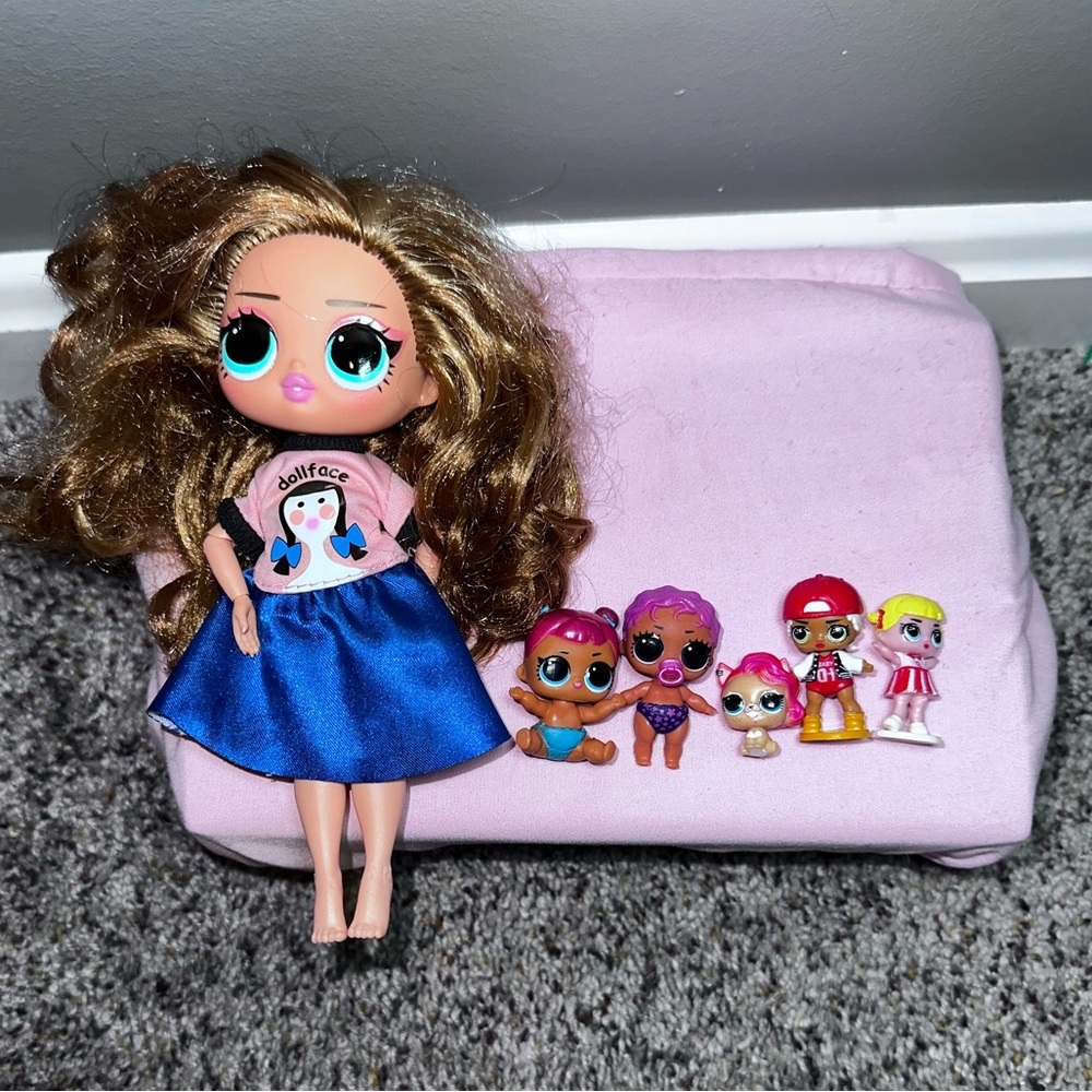 LOL Surprise Doll Bundle – Includes OMG Doll + Minis